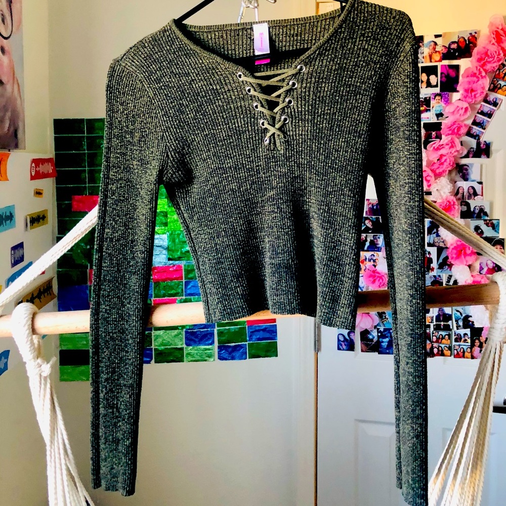 Really cute lace shirt long sleeve. THROW OFFERS